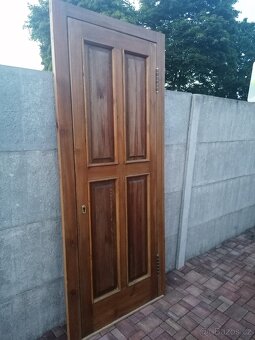 Velké dřevěné dveře - 2