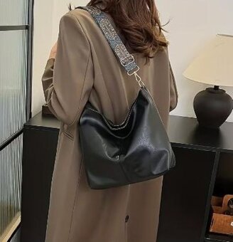 Krásná nová černá kabelka - 2