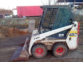 Smykový nakladač - 2