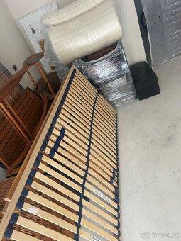 Dřevěná postel - 2