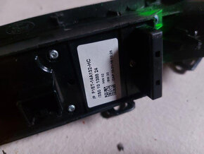 ovládání do levých předních dveří - Focus mk3 - 2