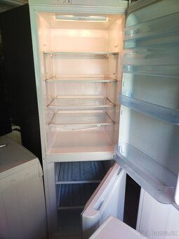 Prodám lednici značky Indesit výška 180 cm - 2