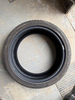 Celoroční pneu Vredestein 235/40 R19 - 2