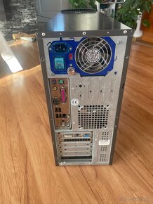 Počítač Asus - 2
