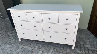 Ikea Hemnes velká komoda 8š masív bílé mořidlo - 2