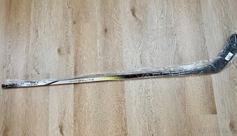 Hůl Bauer Hyperlite2 Flex 70 P28 - 2