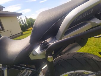 BMW R 1200 GS, vyměním snížené sedlo Touratech. - 2