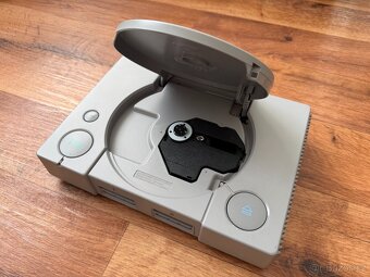 Sony Playstation 1 FAT (SCPH-5552) + ovladač - 2