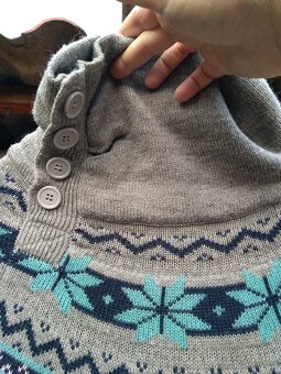 Dámský pletený svetr s rolákovým límcem - 2