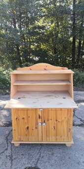 Masivní komoda - lze využít jako psací stůl - 2