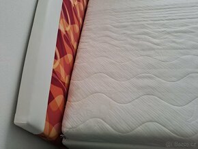 Jednolužková čalouněná postel 90 x 200 cm - 2