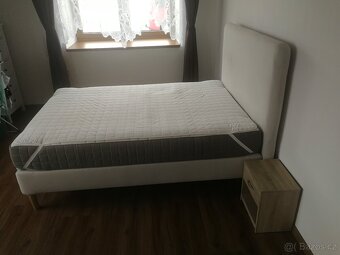 Čalouněná postel - 2