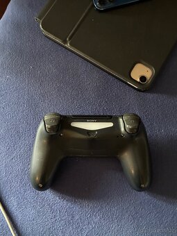 PS4 ovladač - 2