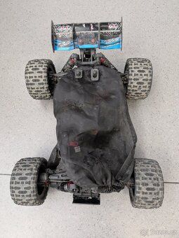 RC auto Punishera4 - 2