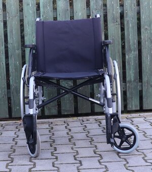 039-Mechanický invalidní vozík Breezy. - 2