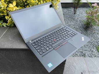 tenké Lenovo T490s - procesor i7, 16GB RAM, dlouhá výdrž bat - 2