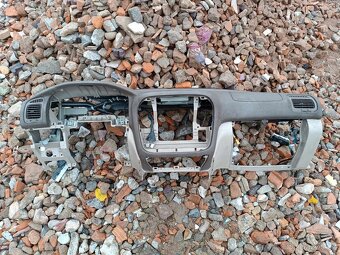 Toyota Land Cruiser HDJ100 – palubka - 2