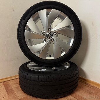 VW GOLF VIII 8 5x112 R17 ET51+LETNÍ 225/45R17 6mm - 2