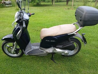 Skútr Aprilia 200 - 2