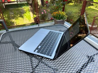 MacBook Pro 13" M1 (2020) - 8 GB RAM / 256 GB SSD top stav - 2