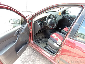 Ford Focus 1,6 74kw - náhradní díly - 2