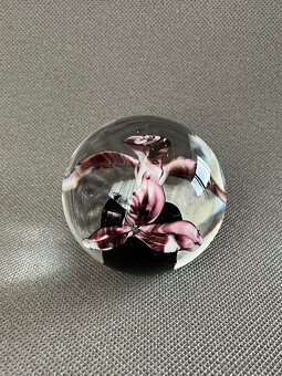 Skleněné těžítko Květiny 7.5 cm, hutní sklo - 2
