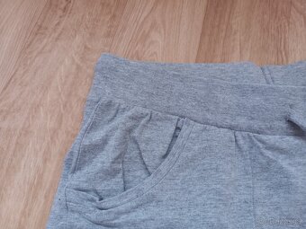 Šedé teplákové kraťasy vel. L - XL - 2