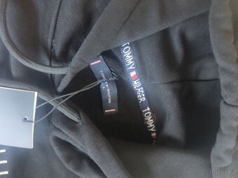 Černá mikina Tommy Hilfiger - 2