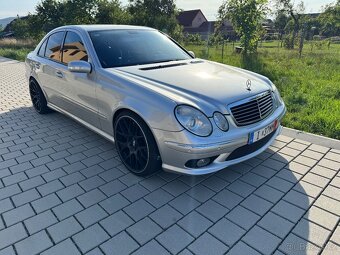 Mercedes-Benz E55 AMG V8 kompresor - 2