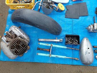 Jawa čz drobné díly na motocykl kývačka panelka pionýr apod. - 2