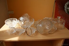 třetích 20fotek Sklo a porcelán různe prodám + 2 těžítka - 2