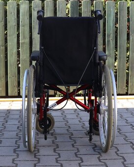 052-Mechanický invalidní vozík Meyra. - 2