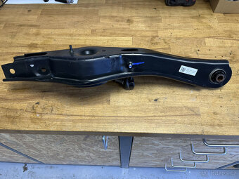 Podélné rameno zadní náprava Hyundai i30, KIA Ceed - 2