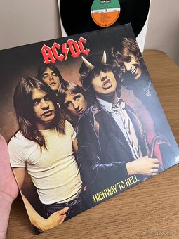 AC/DC – Highway To Hell - 2