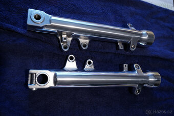 Suzuki SV650N/S 1999-2002 - vyleštěné Spodky vidlic SLEVA - 2