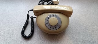 Starý telefon - 2