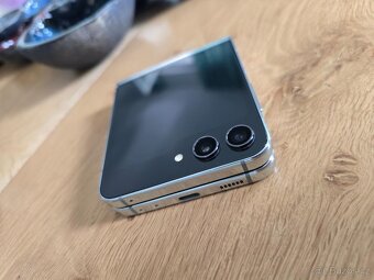 Samsung Galaxy Z Flip5 512GB výměna možná - 2