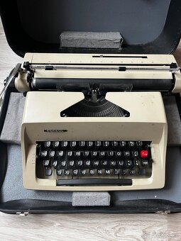 Psací stroj Consul model 2223, 2224 a 2233 - 2