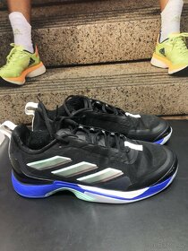 Tenisové boty adidas Avacourt tmavé - 2