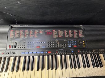 Yamaha PSR-600 1993 - 2