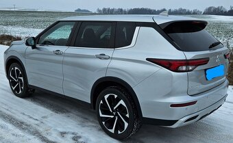 Outlander 2,4i Intense 7-míst. - 2