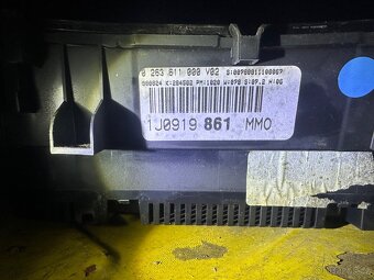 Golf 4 budíky benzin - 2