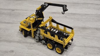 LEGO 8460 Technic Pneumatic Crane Truck - model B - 2