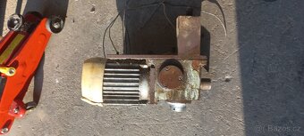 El. motor se šnekouvou převodovkou - 2