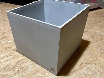 Qybic Cubic Květináč z pohledového betonu (37,5 x 37,5 x 33 - 2