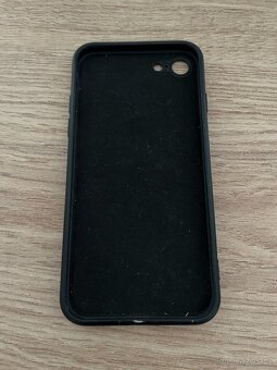 černý kryt pro Apple iPhone 7/8/SE(2020)/(2022) - 2