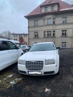 Prodám Chrysler 300C LX 2.7 2009 na díly– bez motoru a TP - 2