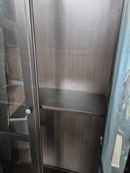 Prosklená knihovna ikea hemnes - 2
