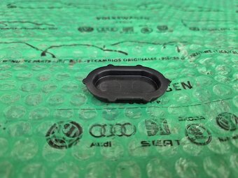 tlačítko zámku sklopných dveří Škoda Felicia Pick Up 6U78275 - 2