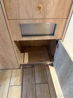 Odkladací skříň použitého nádobí s itegrovaným košem - 2